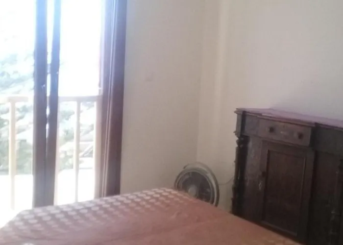 Spiti Vassili Kai Eirinis Melissinou Naxos City